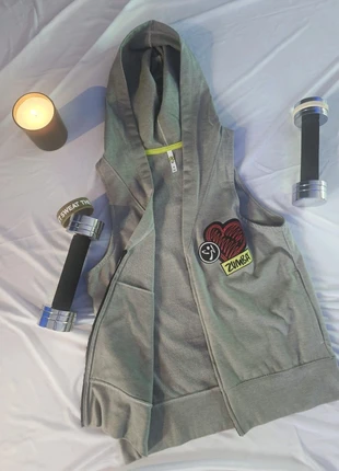 Veste à capuche sans manche en excellent état, marca: Zumba, estado: Muito bom, tamanho: M / 38 / 10, €9.00, €10.15 inclui Proteção do Comprador