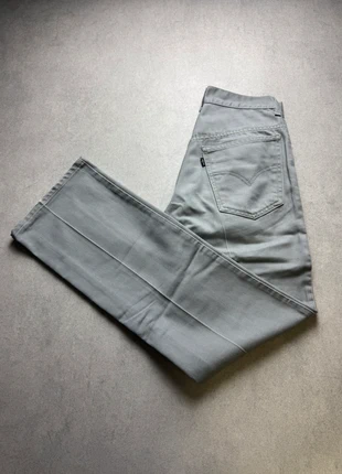 Jeans Levi’s coupe droite gris femme – Taille W29 L32, brand: Levi's, condizioni: Ottime, taglia: XXXS / IT 34 / EU 30, €12.00, €13.30 include la Protezione acquisti Pro