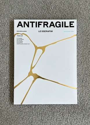 Le Sserafim Antifragile (iridescent opal) album, staat: Nieuw zonder prijskaartje, € 5,00, € 5,95 inclusief Kopersbescherming