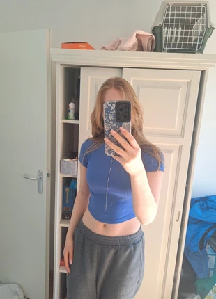 Blauwe crop top korte mauwen, merk: FB Sister, staat: Heel goed, maat: S / 36 / 8, € 2,00, € 2,80 inclusief Kopersbescherming
