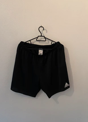 Short Adidas, merk: adidas, staat: Heel goed, maat: XL, € 6,00, € 7,00 inclusief Kopersbescherming