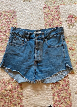shorts di jeans, merk: Brandy Melville, staat: Heel goed, maat: XS / 34 / 6, € 7,00, € 8,05 inclusief Kopersbescherming