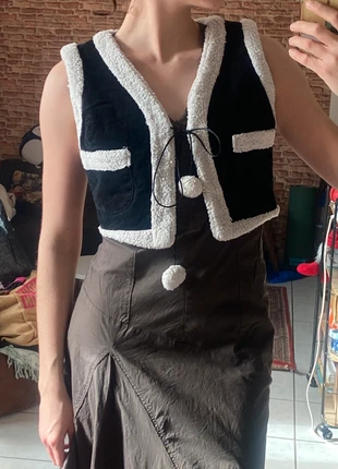 Cropped faux furr sheepskin sleeveless mini vest black n white gilet sans manches court, marque: Vintage Dressing, état: Très bon état, taille: M / 38 / 10, 10,00 €, 11,20 € Protection acheteurs incluse