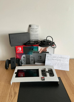 Console Nintendo switch noir, marque: Nintendo, état: Très bon état, 160,00 €, 168,70 € Protection acheteurs incluse