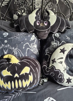 3 Killstar kussens *geen losse verkoop*, merk: Killstar, staat: Heel goed, maat: Overige, € 200,00, € 210,70 inclusief Kopersbescherming