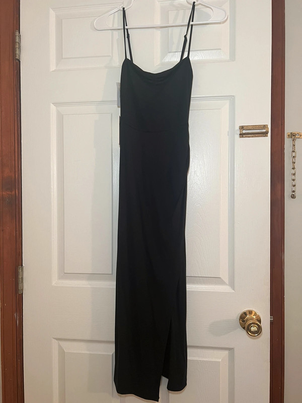 Aritzia black midi dress with slit | Vinted