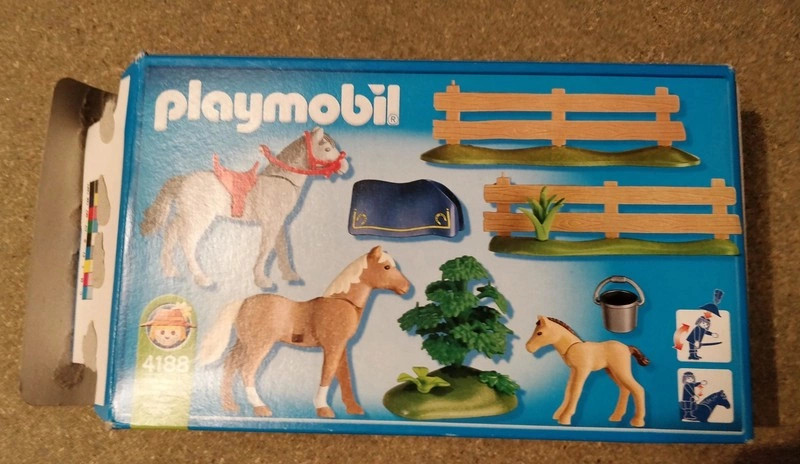 Playmobil Country 4188 pas cher, Famille de chevaux
