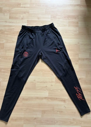 Jogging Paris 202/2023 Nike X Jordan taille S, marke: Nike, zustand: Sehr gut, größe: S, 7,00 €, 8,05 € inklusive Vinted-Käuferschutz