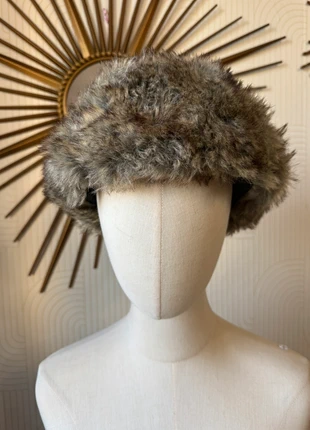 Chapka fourrée fausse fourrure – taille 59 cm, état: Très bon état, taille: 59, 15,00 €, 16,45 € Protection acheteurs incluse