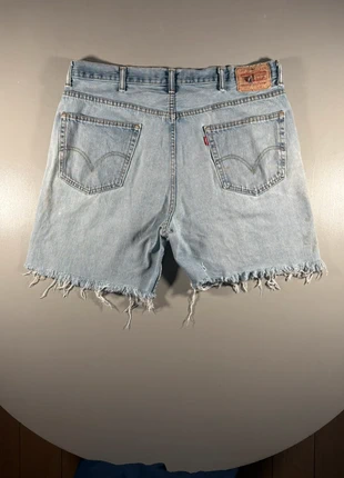 #51 short Levi’s Strauss & Co 550 relaxed fit avec déchirure W40 100% coton bleu, merk: Levi Strauss & Co., staat: Heel goed, maat: W40 | FR 50, € 8,00, € 9,10 inclusief Kopersbescherming