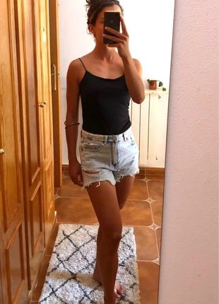 Pantalon short vaquero roto corto, marque: Stradivarius, état: Très bon état, taille: S / 36 / 8, 2,50 €, 3,33 € Protection acheteurs incluse