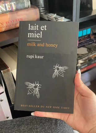 LAIT ET MIEL - MILK AND HONEY (FRENCH EDITION) By Rupi Kaur **BRAND NEW**