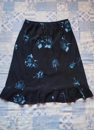 Gonna nera in chiffon con volant stampa floreale/Midi black skirt XL/XXL/ 42/44, condizioni: Ottime, taglia: XL / IT 46 / EU 42, €6.00, €7.00 include la Protezione acquisti