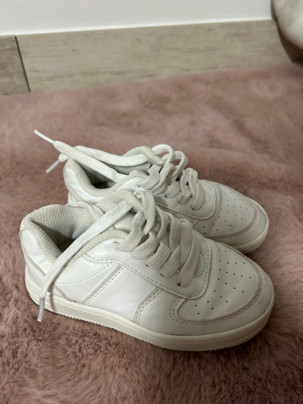 Białe buty 1