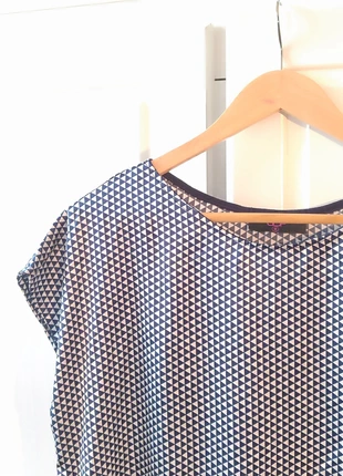 👕Blau-weiß gemustertes Long-T-Shirt, merk: Vintage Dressing, staat: Heel goed, maat: M / 38 / 10, € 7,00, € 8,05 inclusief Kopersbescherming