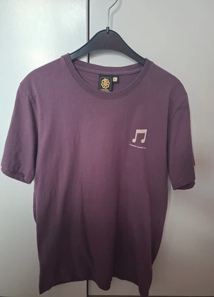 T-shirt Jonsen Island, merk: Jonsen Island, staat: Heel goed, maat: L, € 35,00, € 37,45 inclusief Kopersbescherming