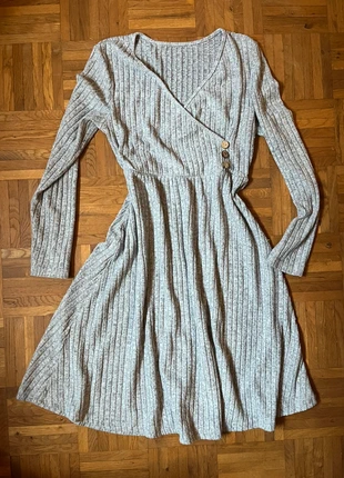 Schickes Winterkleid in grau, brand: Sonstiges, condizioni: Ottime, taglia: L / IT 44 / EU 40, €5.00, €5.95 include la Protezione acquisti