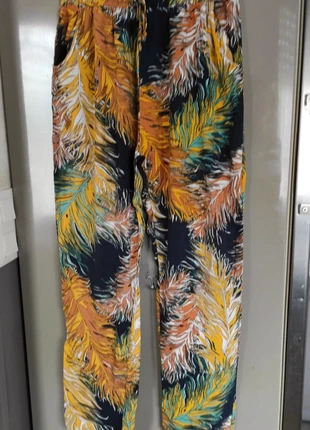 Pantalon fluide motif floral. Taille M, condition: Very good, size: M / 38 / 10, €3.00, €3.85 includes Buyer Protection Pro