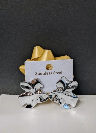 Orecchini modello Zara in acciaio, brand: INOX, condizioni: Nuovo con cartellino, €1.50, €2.28 include la Protezione acquisti Pro