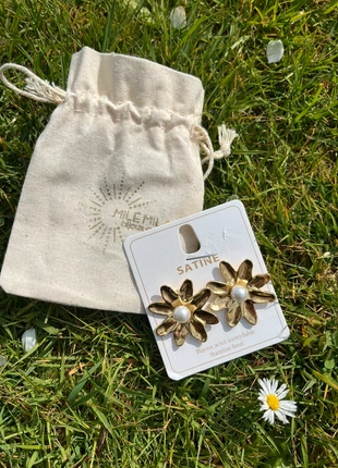 Boucles d’oreilles fleurs en acier inoxydable, brand: Satine, condizioni: Nuovo con cartellino, €4.50, €5.43 include la Protezione acquisti