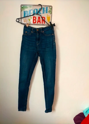 Jean skinny bleu brut femme 35 en très bon état, marque: New Yorker, état: Très bon état, taille: XS / 34 / 6, 5,00 €, 5,95 € Protection acheteurs incluse