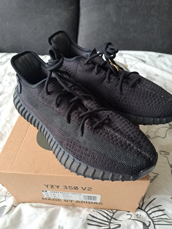 Adidas Yeezy boost 350 black edition Vinted