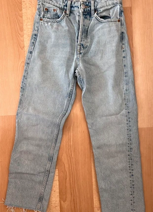 Jean Zara taille 32 – style droit, effet usé chic, marque: Zara, état: Très bon état, taille: XXS / 32 / 4, 20,00 €, 21,70 € Protection acheteurs incluse