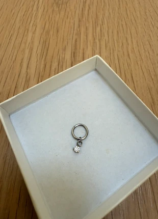 Septum clicker met diamant bedeltje, staat: Heel goed, € 9,00, € 10,15 inclusief Kopersbescherming