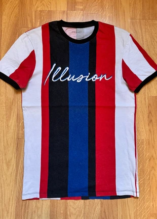 T-shirt style vintage bandes rouges bleues noires – Taille S, merk: Primark, staat: Heel goed, maat: S, € 3,00, € 3,85 inclusief Kopersbescherming