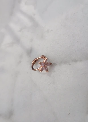 Piercing helix rosegold roos, merk: ericajewels, staat: Heel goed, € 3,00, € 3,85 inclusief Kopersbescherming