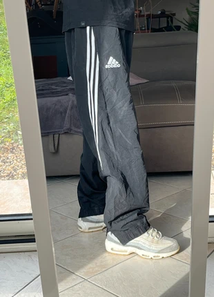 Jogging Adidas track pant taille XL edition limité baggy vintage des années 2000's air max 95 shox, marque: adidas, état: Très bon état, taille: XL, 28,00 €, 30,10 € Protection acheteurs incluse