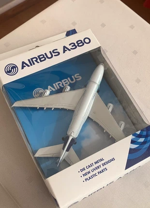 Miniature Airbus A380 en métal et plastique , brand: Airbus, condition: New with tags, size: One size, €20.00, €21.70 includes Buyer Protection