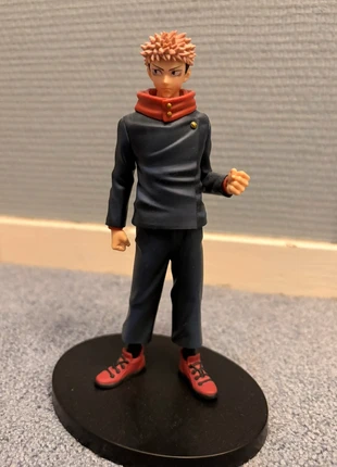 Yuji Itadori JJK figure, merk: Jujutsu Kaisen, staat: Heel goed, maat: Prematuur, tot 44 cm, € 10,00, € 11,20 inclusief Kopersbescherming