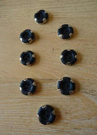 Lot de 8 boutons veste noir et métal - 19 min, état: Très bon état, 2,00 €, 2,80 € Protection acheteurs incluse
