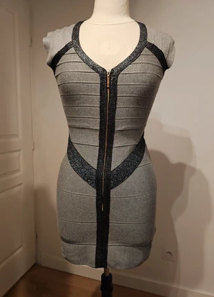Robe moulante, état: Très bon état, taille: M / 38 / 10, 15,00 €, 16,45 € Protection acheteurs incluse