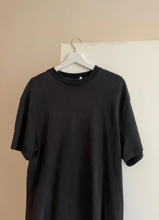 Weekday basic T-shirt, merk: Weekday, staat: Goed, maat: S, € 5,00, € 5,95 inclusief Kopersbescherming