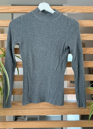 Sous pull col droit gris, merk: Primark, staat: Heel goed, maat: S / 36 / 8, € 3,75, € 4,64 inclusief Kopersbescherming