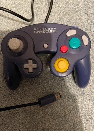 Originele Nintendo Gamecube Controller Paars, merk: Nintendo, staat: Heel goed, € 25,00, € 26,95 inclusief Kopersbescherming Pro