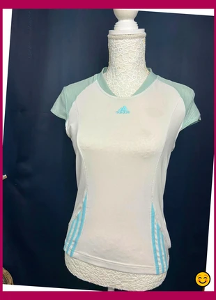Haut de sport à manche courte Adidas blanc et bleu pour femme taille M, brand: adidas, condizioni: Ottime, taglia: M / IT 42 / EU 38, €11.00, €12.25 include la Protezione acquisti Pro