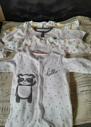 Lot 4 pyjamas bébé mixte 1 mois, merk: plusieurs marques, staat: Heel goed, maat: 1-3 maanden / 56 cm, € 3,00, € 3,85 inclusief Kopersbescherming