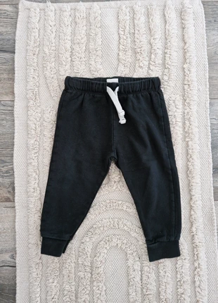 🖤 Zwarte joggingsbroek jongen, marca: Hema, estado: Satisfactorio, tamaño: 18-24 meses / 86 cm, 1,50 €, 2,28 € Protección al comprador incluida