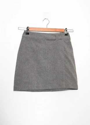 Gray mini skirt | Jupe courte grise, marque: Hennes, état: Très bon état, taille: XS / 34 / 6, 6,00 €, 7,00 € Protection acheteurs (Pro) incluse