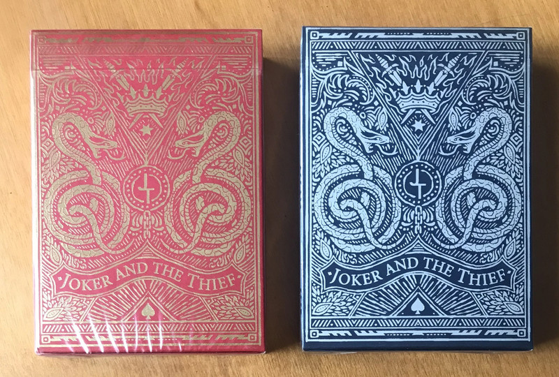 Joker and the Thief Blood Red V2 & Midnight Blue V2 - Playing Cards - Carte da gioco - Nuovo - New 1