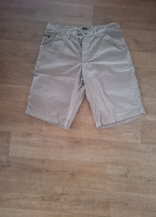 Short chino  garçon, marque: Boss, état: Très bon état, taille: W33 | FR 42, 10,00 €, 11,20 € Protection acheteurs incluse