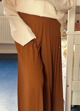 Pantalon plissé ample effet jupe, marque: C&A, état: Très bon état, taille: S / 36 / 8, 13,99 €, 15,39 € Protection acheteurs incluse