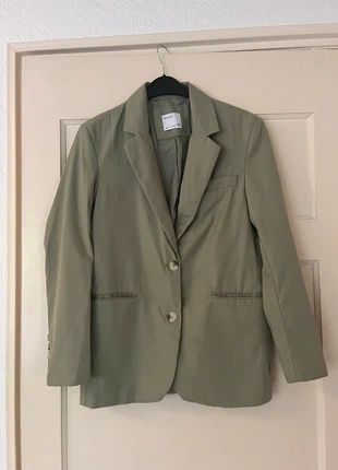 Olijfgroene blazer, marca: Bershka, estado: Muy bueno, tamaño: S / 36 / 8, 8,00 €, 9,10 € Protección al comprador incluida