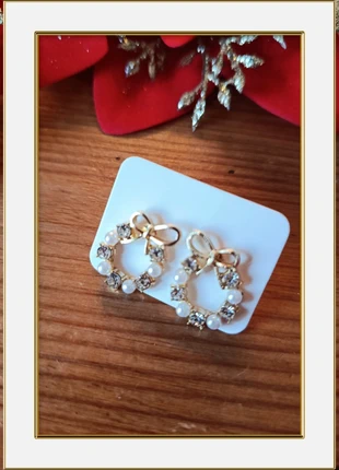 Jolies boucles d'oreilles rondes noeuds perle synthétique strass dorées neuves, marque: Strass, état: Neuf avec étiquette, 5,00 €, 5,95 € Protection acheteurs (Pro) incluse