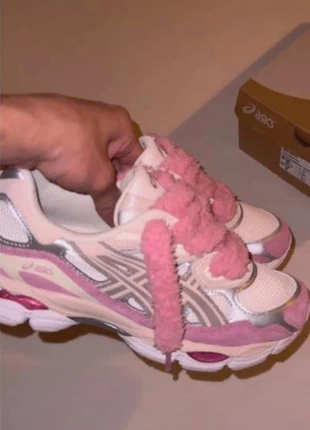 Lacets fluffy rose, marque: Fluffy, état: Neuf sans étiquette, taille: Autre, 3,00 €, 3,85 € Protection acheteurs incluse