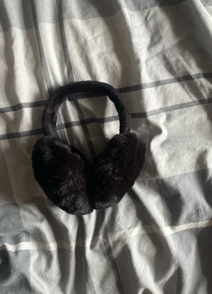 Black earmuffs, brand: NO LABEL, condition: New without tags, size: M, £2.50, £3.33 includes Buyer Protection
