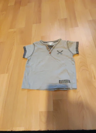 T-shirt, merk: Kid Kanai, staat: Heel goed, maat: 12-18 maanden / 80 cm, € 1,00, € 1,75 inclusief Kopersbescherming